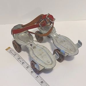 VINTAGE ROLLER SKATES
